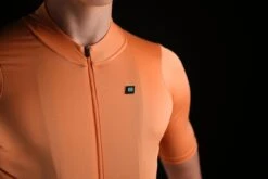 ESSENTIAL RADTRIKOT APRICOT -Biehler 0414326 ESSAC ESSENTIAL JERSEY HAS APRIC 5E 1280x1280