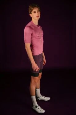 ESSENTIAL RADTRIKOT ROSEWOOD 12 ESSENTIAL RADTRIKOT ROSEWOOD -Biehler 0414326 ESSRW ESSENTIAL JERSEY ROSEW 1 3D 1280x1280