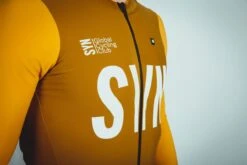 SYNDICATE THERMAL RAIN LANGARM RADTRIKOT MUSTARD -Biehler 0414725 SYNMY THERMAL RAIN LS JERSEY MUSTARD 36399ba2da40dc 1280x1280