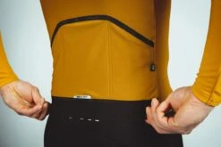 SYNDICATE THERMAL RAIN LANGARM RADTRIKOT MUSTARD -Biehler 0414725 SYNMY THERMAL RAIN LS JERSEY MUSTARD 56399ba0b62c40 1280x1280