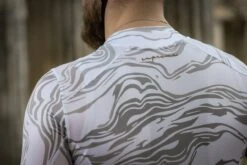 SUPREME RADTRIKOT LIGHT GREY -Biehler 5R3A3026 2 1280x1280