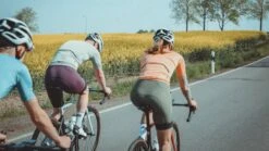 DAMEN ESSENTIAL RADHOSE PESTO 13 DAMEN ESSENTIAL RADHOSE PESTO -Biehler 5R3A8741627ad01a3cab4 1280x1280