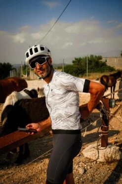 SUPREME RADTRIKOT LIGHT GREY -Biehler DSC02131 1280x1280