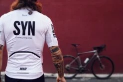 SYNDICATE RADTRIKOT WHITE 15 SYNDICATE RADTRIKOT WHITE -Biehler DSC03094 01web605213ae0131a 1280x1280