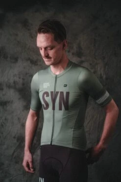 SYNDICATE TRAINING RADTRIKOT GREEN WOOD -Biehler DSC04988 1280x1280