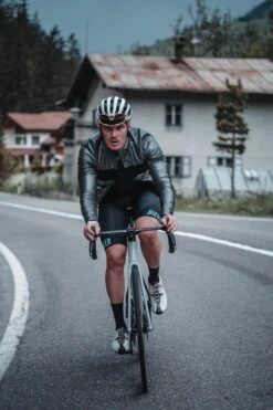 PERFORMANCE SOCKS NAVY -Biehler DSC06626 1280x1280