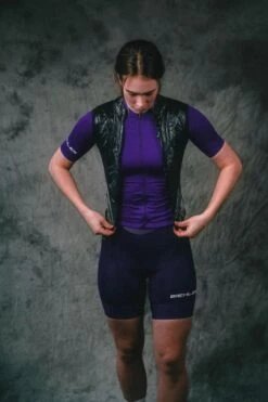 DAMEN ESSENTIAL WESTE BLACK -Biehler DSC08579 1280x1280