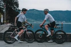 SUPREME RADTRIKOT WHITE GOLD -Biehler SUPREME DEBY MAX7 1280x1280