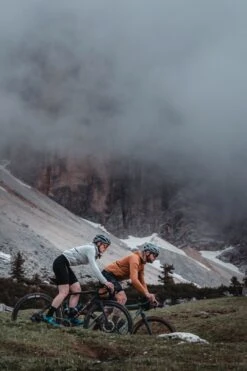 DAMEN DISTANCE SHORTS -Biehler gravel dolomites web 05960c9c78e2674e 1280x1280