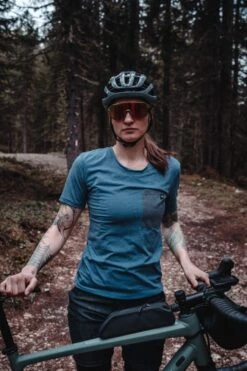 DAMEN GRAVEL SHIRT MELANGE MARINE -Biehler gravel dolomites web 090 1280x1280