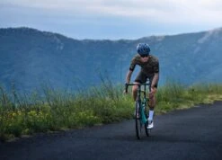 SUPREME RADTRIKOT GOLDEN OLIVE 10 SUPREME RADTRIKOT GOLDEN OLIVE -Biehler men sup go ss live2 1280x1280