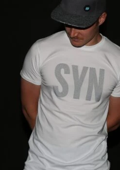 SYNDICATE SHIRT WHITE -Biehler syn shirt white glow men front 1280x1280