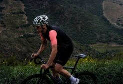 SIGNATURE³ WESTE BLACK -Biehler webSS21 404605a62467c970 1280x1280