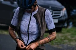 DAMEN SUPREME RADTRIKOT LIGHT GREY -Biehler women sup lg ss live2 1280x1280